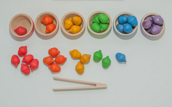 Skåler og eikenøtter