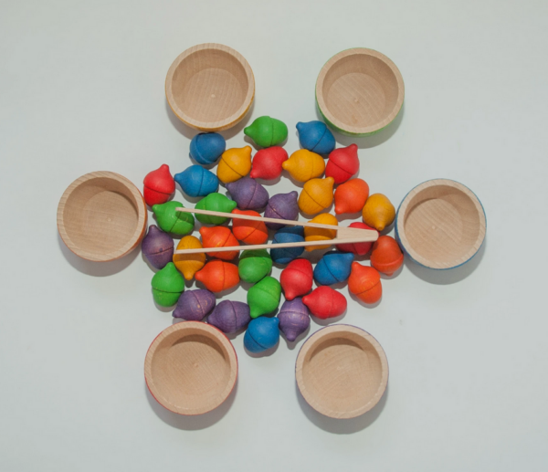 Skåler og eikenøtter